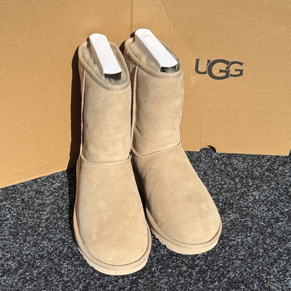UGG Classic Short II
